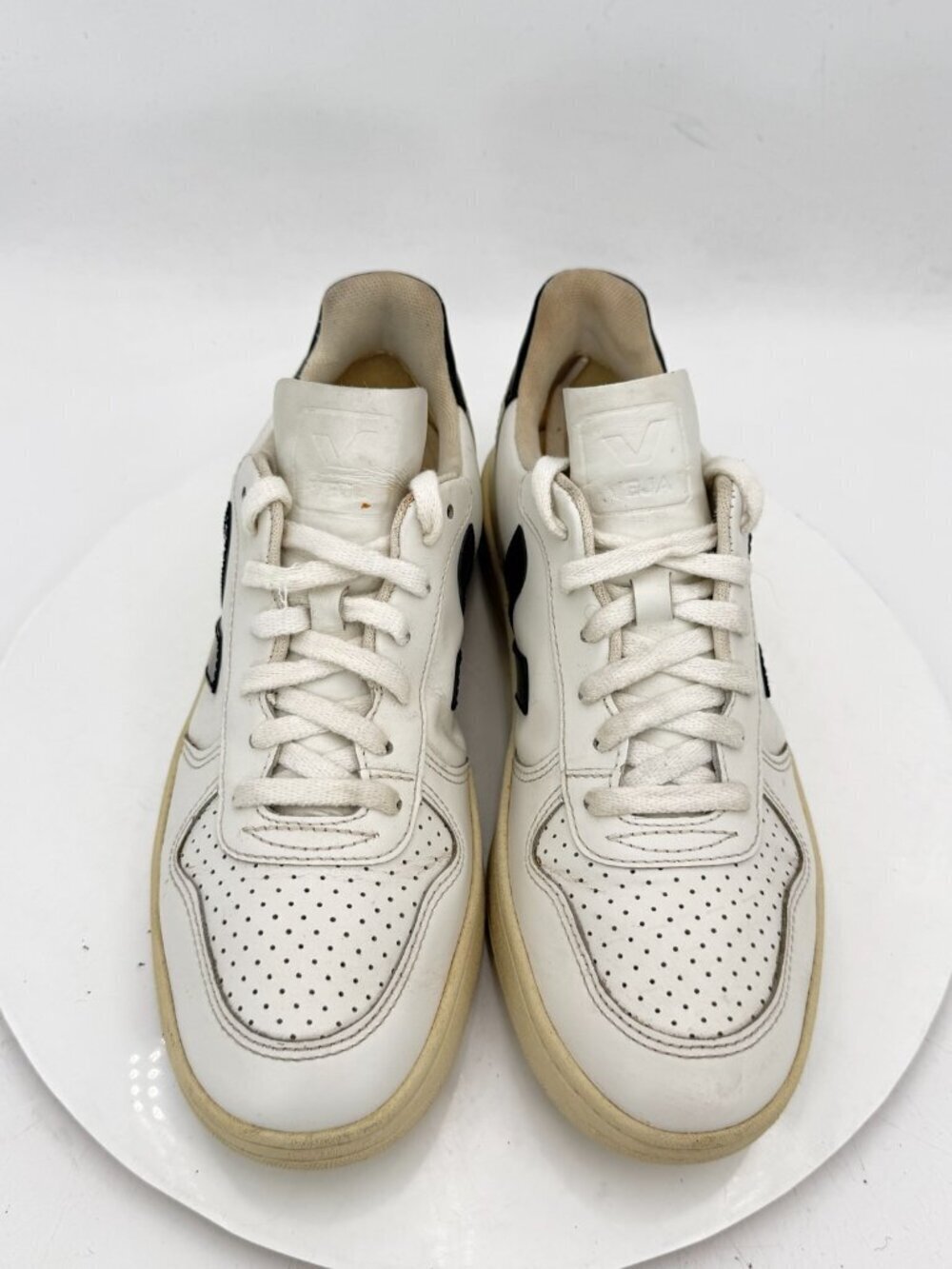 Veja V-10 Women Size 8 White Leather Black V Logo Training Shoes - Picture 3 of 12
